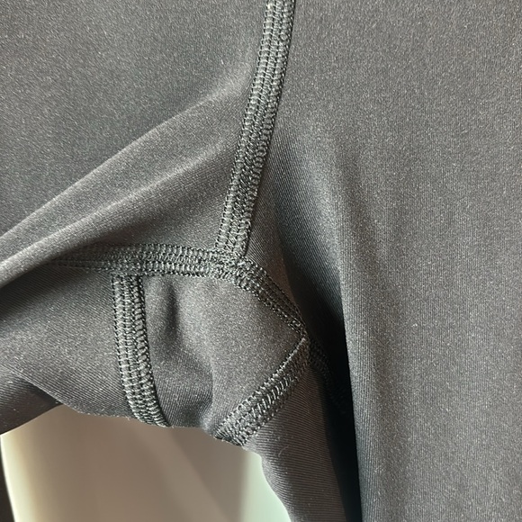 Lululemon Athletica Black crop leggings size 8. pkts. Paint spots as shown. - Picture 9 of 11